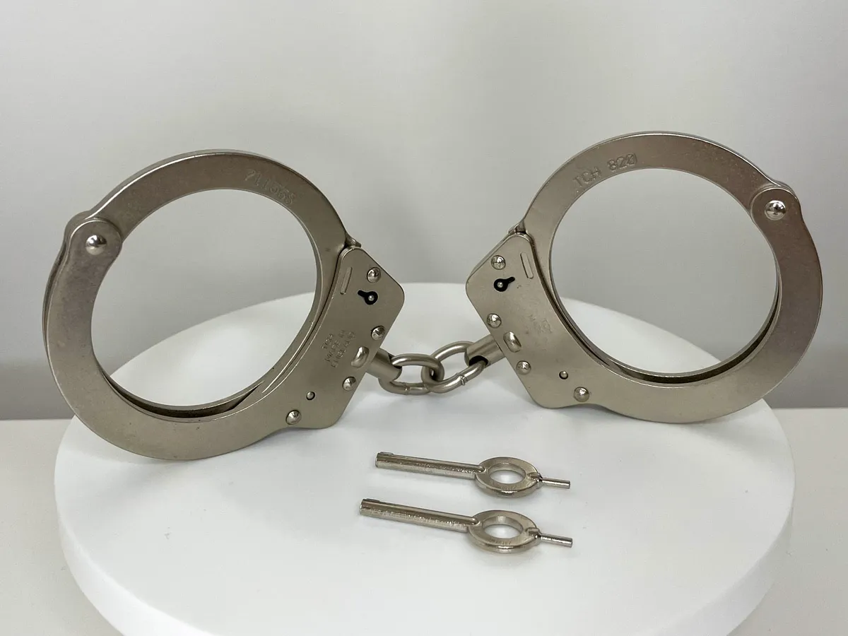 Basic handcuffs
