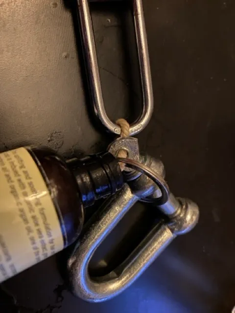 Shackle with ice lock