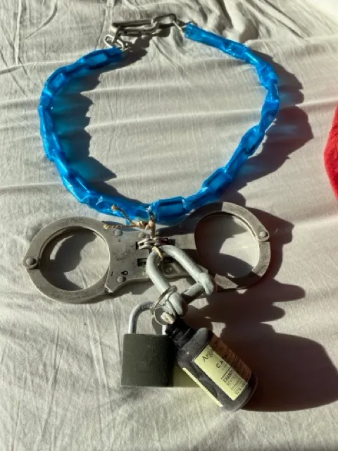 Shackle with ice lock belt system