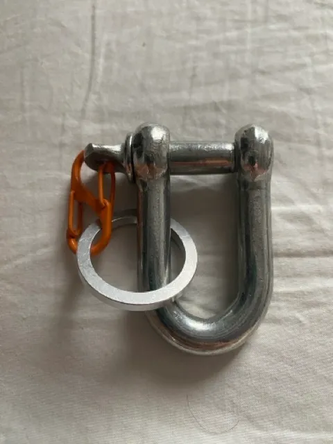 Shackle with small clip
