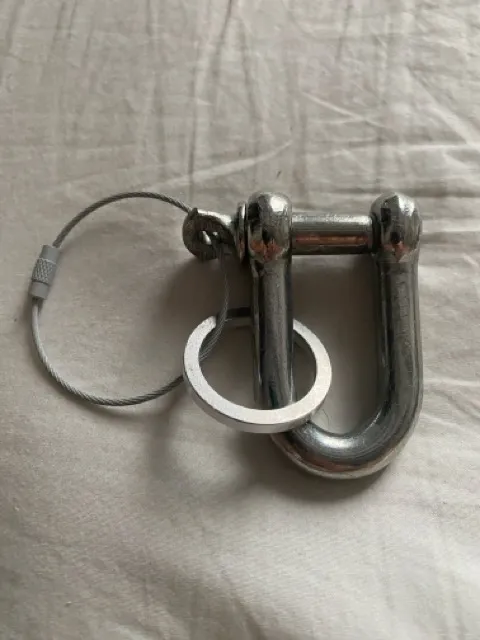 Shackle with key ring